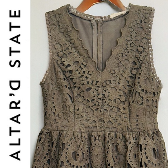 ALTAR’D STATE LACE DRESS. BEAUTIFUL GREEN OLIVE LINED DRESS. LIKE NEW! - Picture 2 of 15